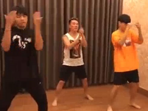 Mr Đàm khoe khả năng vũ đạo ấn tượng trong phòng tập