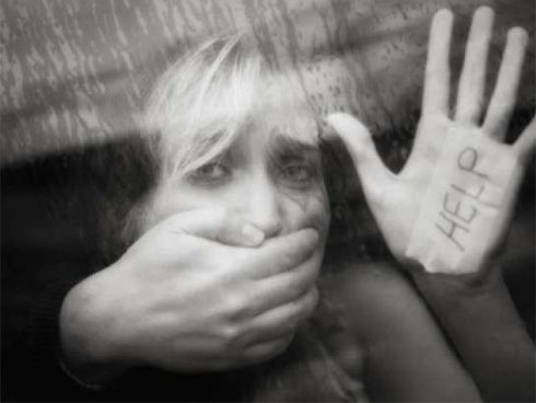 Thấy chai sữa có vị đắng nên không uống, bé gái 13 tuổi kinh hoàng phát giác mỗi đêm bố đều thực hiện hành vi bệnh hoạn này-3