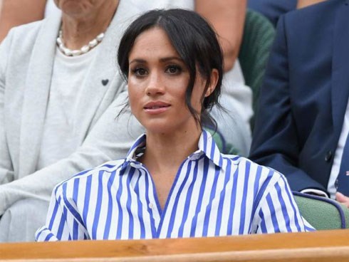 Cuộc họp bất thường của Hoàng gia Anh và 3 sự lựa chọn dành cho Meghan trong cuộc khủng hoảng với cha đẻ