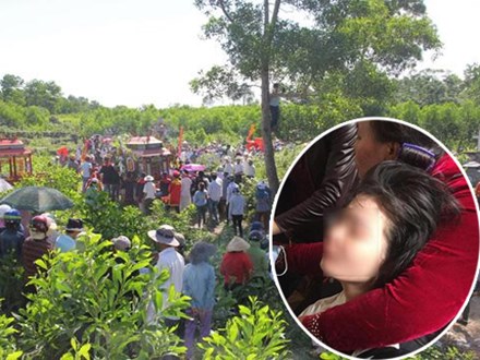 Đám tang chú rể Nguyễn Khắc Long: Cô dâu ngất lịm trong vòng tay người thân