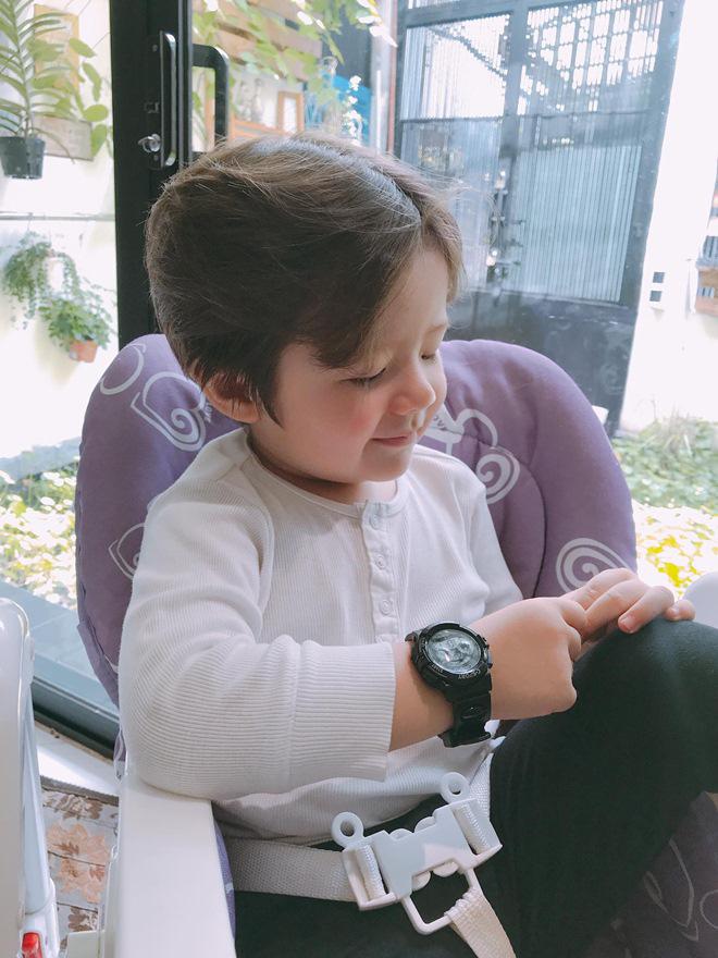 Con trai lai Tây của Elly Trần lại gây sốt dân mạng vì thần thái điềm đạm như hoàng tử-1