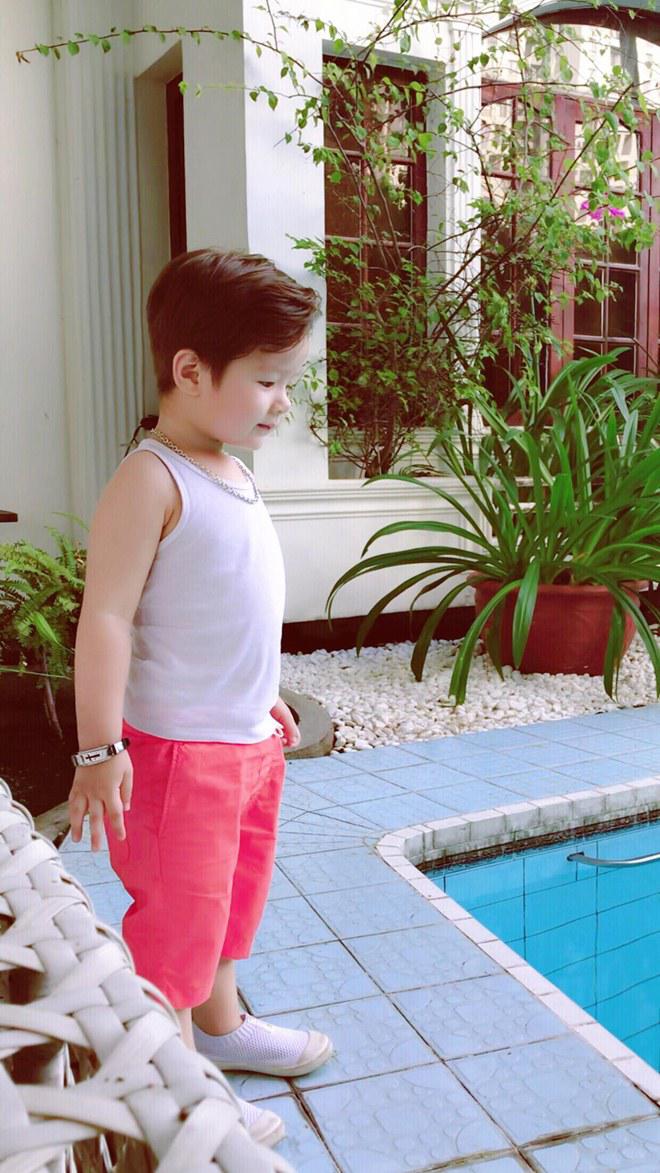 Con trai lai Tây của Elly Trần lại gây sốt dân mạng vì thần thái điềm đạm như hoàng tử-8