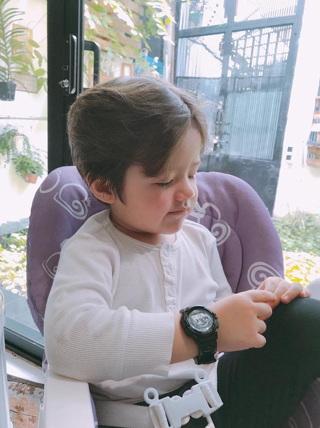 Con trai lai Tây của Elly Trần lại gây sốt dân mạng vì thần thái điềm đạm như hoàng tử-5