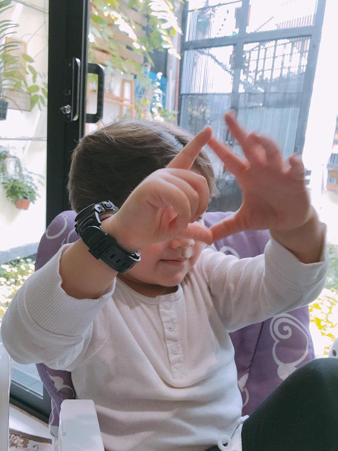 Con trai lai Tây của Elly Trần lại gây sốt dân mạng vì thần thái điềm đạm như hoàng tử-6