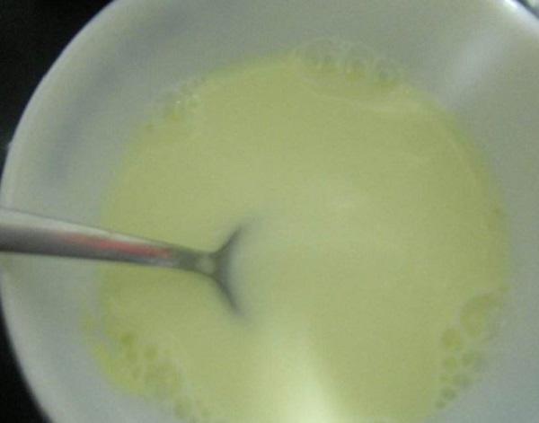 Bé gái suýt mất mạng vì bà tiếc tiền mua sữa mà cho ăn theo cách chết người-2