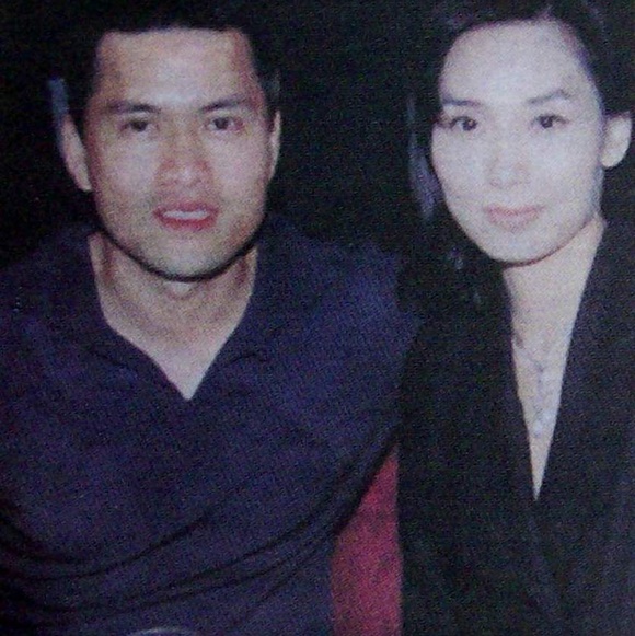 Đời buồn của Á hậu Hong Kong: 14 tuổi vất vả kiếm tiền nuôi gia đình, khi giàu có lại bị bệnh tật giày vò-9