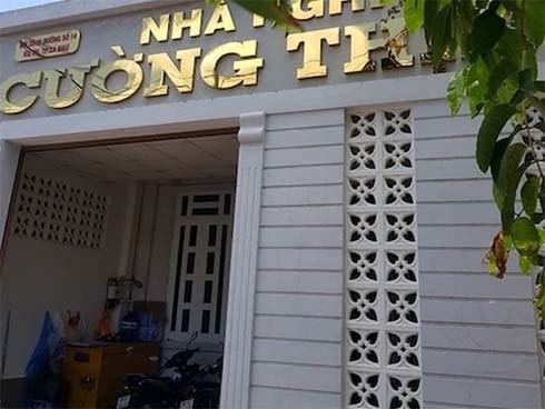 Cô giáo mầm non vào nhà nghỉ cùng trưởng phòng giáo dục để 'mượn tiền'