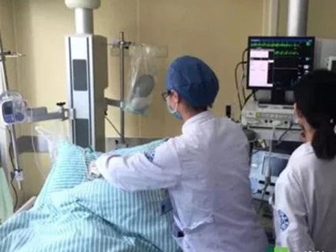 Người đàn ông bị suy gan, thận vì cốc nước ép: tuyệt đối đừng quên điều này khi uống nước