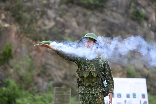 Sao Nhập Ngũ: Mr Cần-Trô Xuân Nghị và các tân binh hoảng hồn ném lựu đạn, dập lửa-1