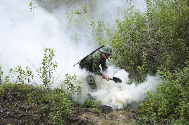 Sao Nhập Ngũ: Mr Cần-Trô Xuân Nghị và các tân binh hoảng hồn ném lựu đạn, dập lửa-6