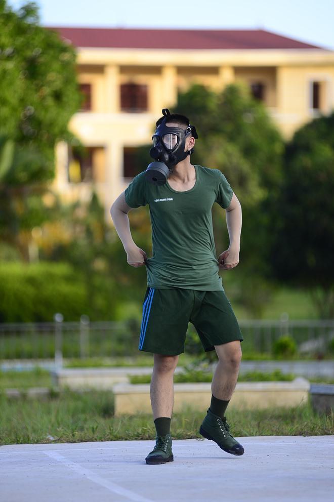 Sao Nhập Ngũ: Mr Cần-Trô Xuân Nghị và các tân binh hoảng hồn ném lựu đạn, dập lửa-11