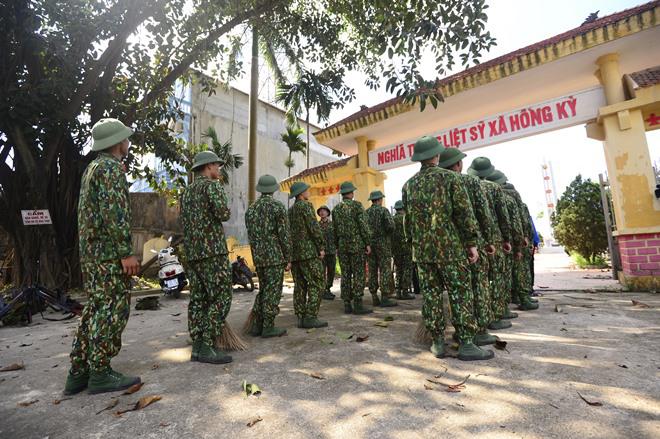 Sao Nhập Ngũ: Mr Cần-Trô Xuân Nghị và các tân binh hoảng hồn ném lựu đạn, dập lửa-12