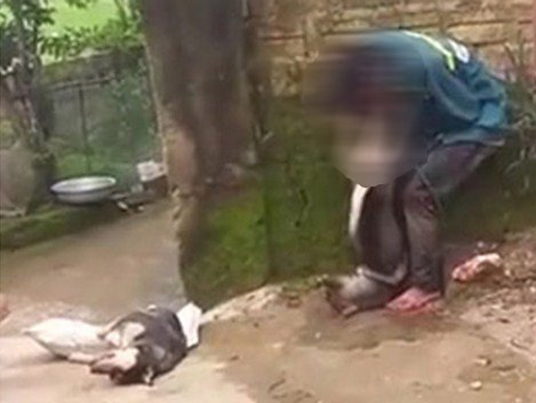 Tên trộm chó bị nhóm người quây đánh giữa đồng, hình ảnh cuối khiến dân mạng tranh cãi dữ đội-4