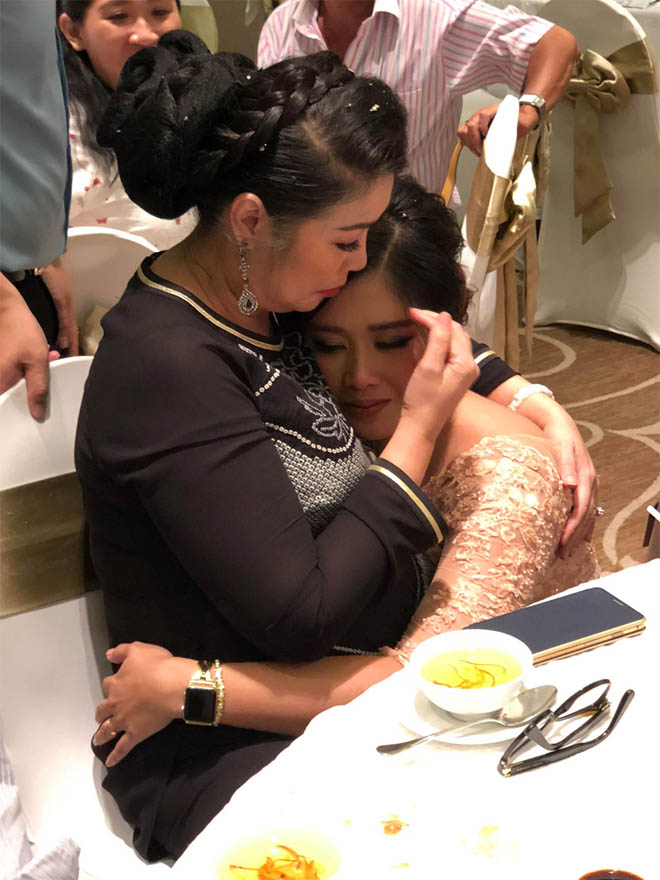 Món quà cưới bất ngờ NS Hồng Vân tặng con gái: Cả hội hôn rưng lệ xúc động-3