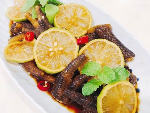 Trông đen thế này thôi nhưng chân gà chua ngọt kiểu này đảm bảo ai thấy cũng muốn ăn ngay