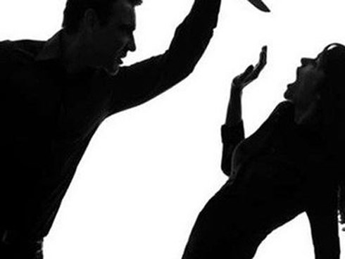 Thấy bố giết mẹ rồi tự sát, con trai hoảng loạn chạy cầu cứu giữa đêm