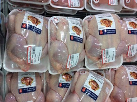 Mỗi tháng người Việt ăn 15.000 tấn thịt gà ngoại giá siêu rẻ