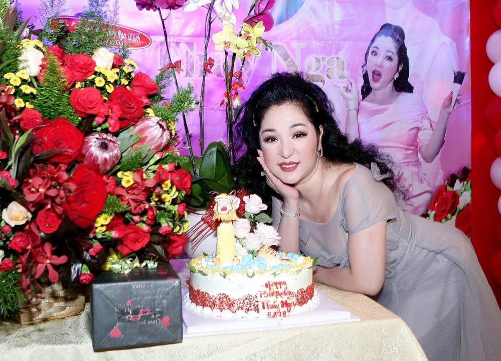 Trường Giang hớn hở dự sinh nhật Thuý Nga sau tin đồn Nhã Phương mang thai-2