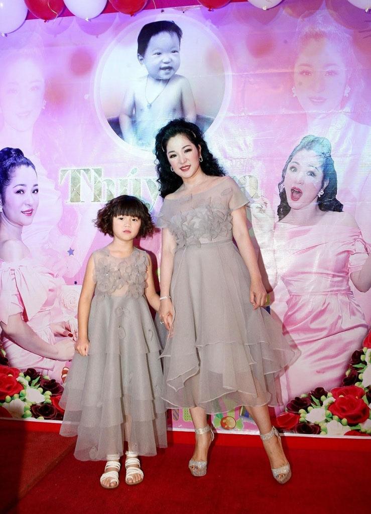 Trường Giang hớn hở dự sinh nhật Thuý Nga sau tin đồn Nhã Phương mang thai-3