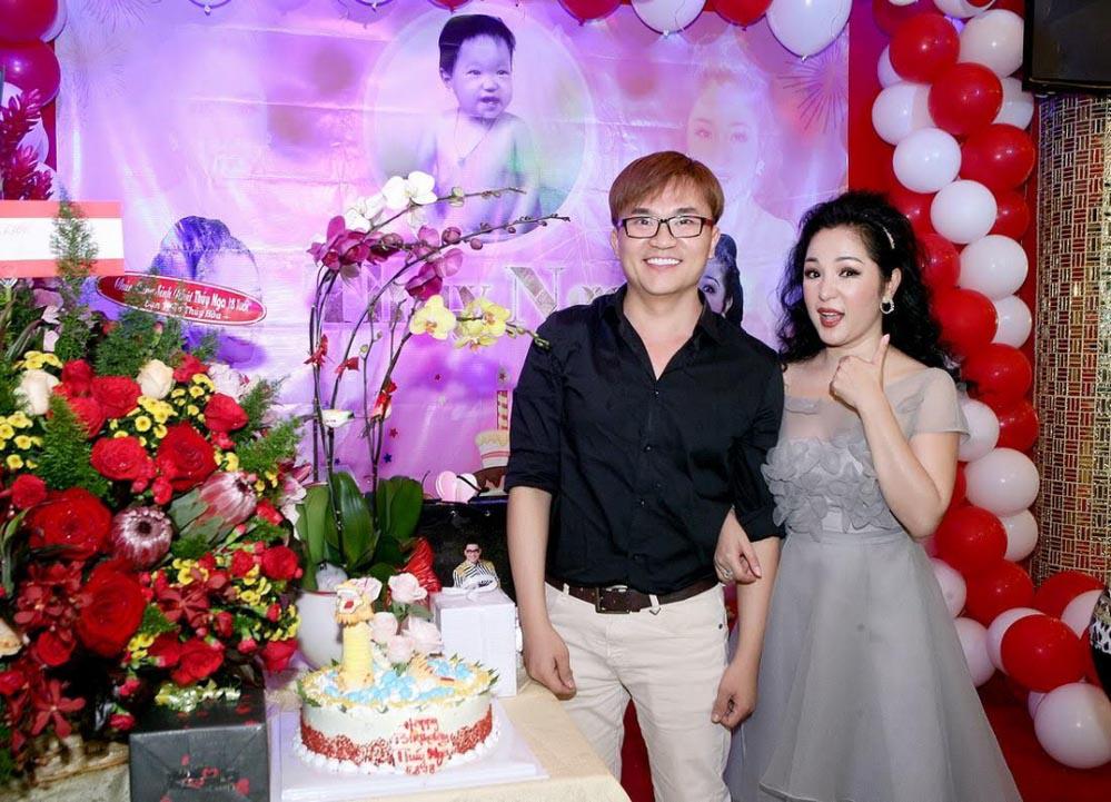 Trường Giang hớn hở dự sinh nhật Thuý Nga sau tin đồn Nhã Phương mang thai-5