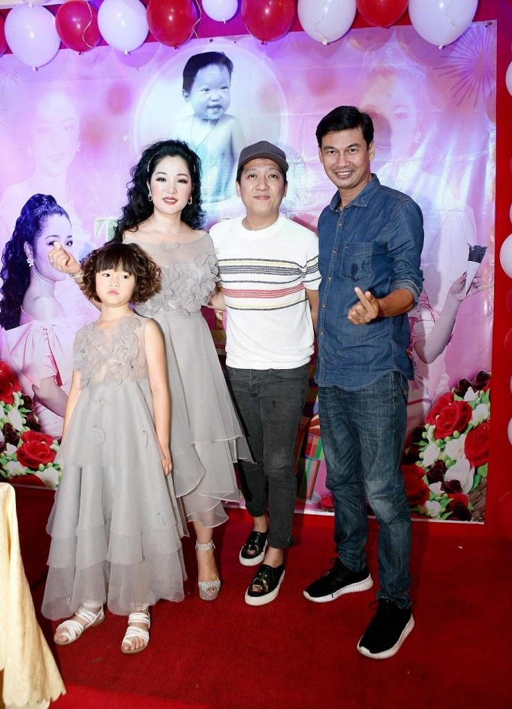 Trường Giang hớn hở dự sinh nhật Thuý Nga sau tin đồn Nhã Phương mang thai-1