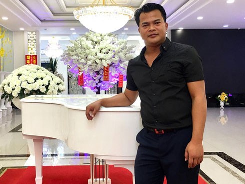 Người trong cuộc tiết lộ điều không ngờ về thương vụ mua siêu sim 23 tỷ đồng