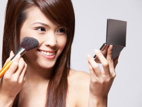 Cô gái trẻ bị ung thư vú, bác sĩ nói nguyên nhân đến từ thói quen làm đẹp tai hại