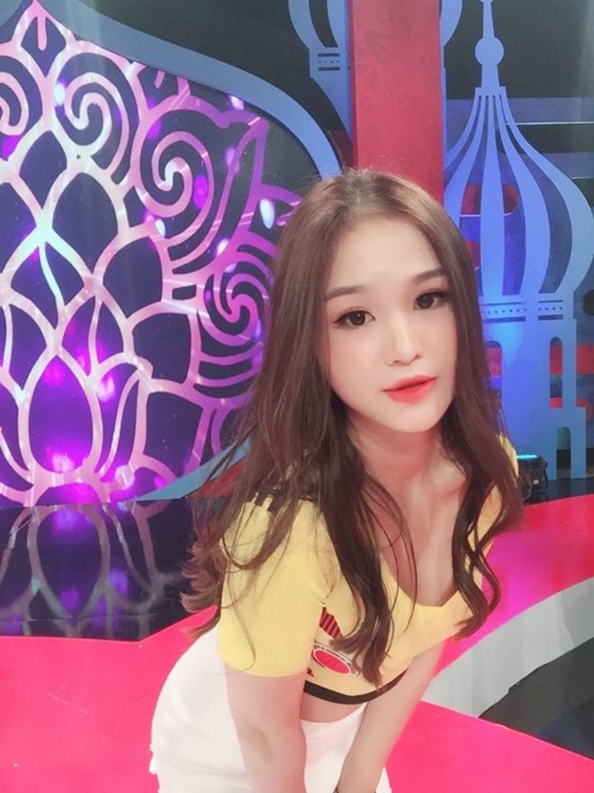 Bị ném đá vì mặc sexy đi xem U23 VN, dàn hot girl mong ước điều này ở dư luận-11