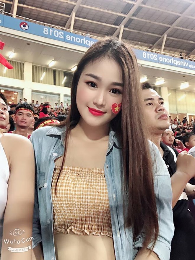 Bị ném đá vì mặc sexy đi xem U23 VN, dàn hot girl mong ước điều này ở dư luận-10