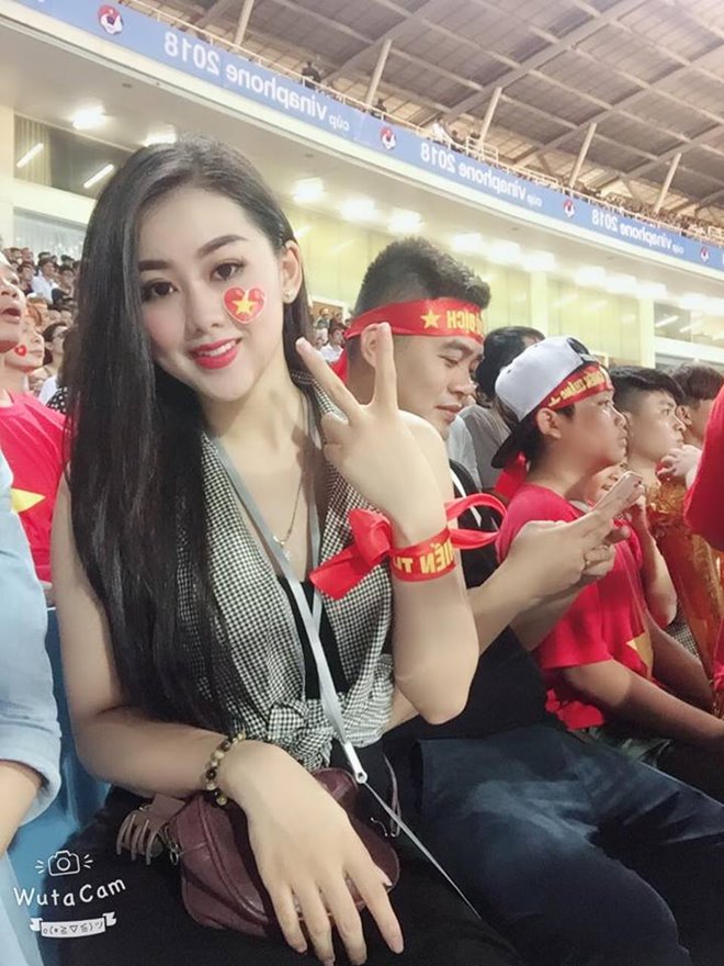 Bị ném đá vì mặc sexy đi xem U23 VN, dàn hot girl mong ước điều này ở dư luận-12