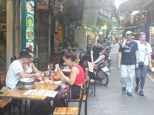 Chi tiền triệu câu thử tôm càng xanh giữa phố Hà Nội-5