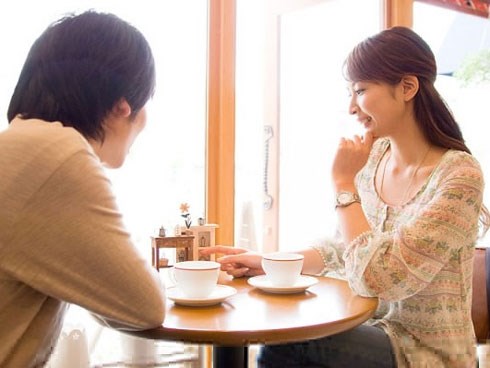 Lần đầu hẹn hò đã bị sờ đùi, sờ ngực, cô gái nhờ dân mạng trợ giúp