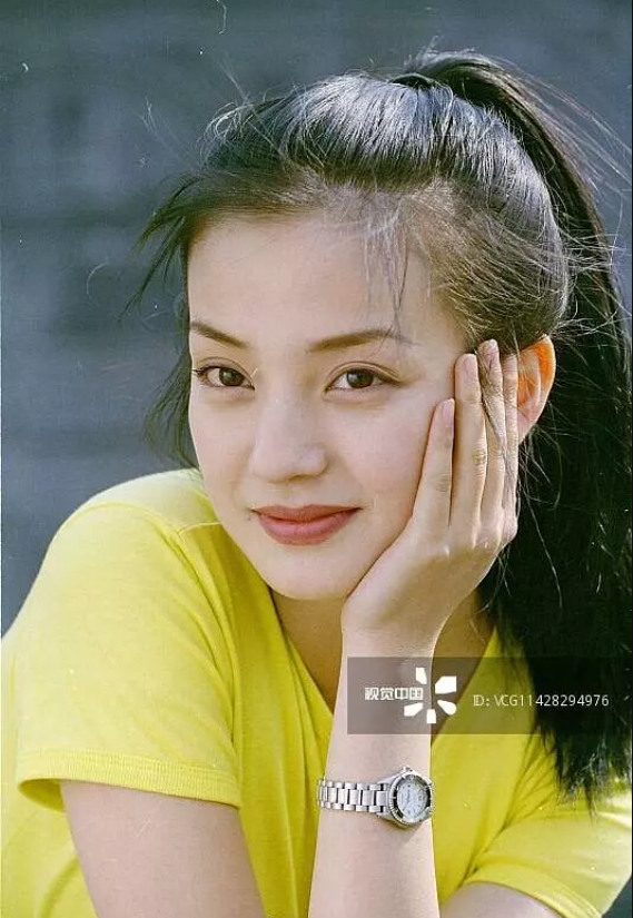 Ảnh thanh xuân hiếm hoi của Triệu Vy thuở 20: Tình đầu trong tim của hàng vạn khán giả-1