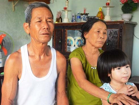 Bố chồng rơi nước mắt làm chủ hôn cho con dâu