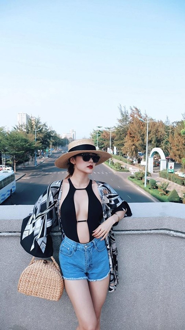 Điểm danh đội mỹ nhân Việt thích mặc sexy xuống phố gây tắc đường-11