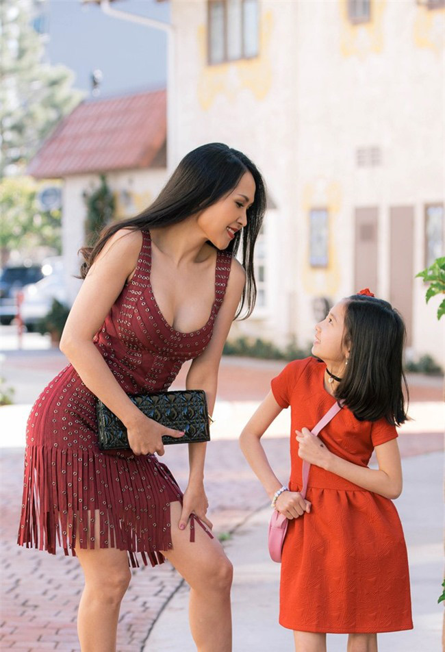 Điểm danh đội mỹ nhân Việt thích mặc sexy xuống phố gây tắc đường-25