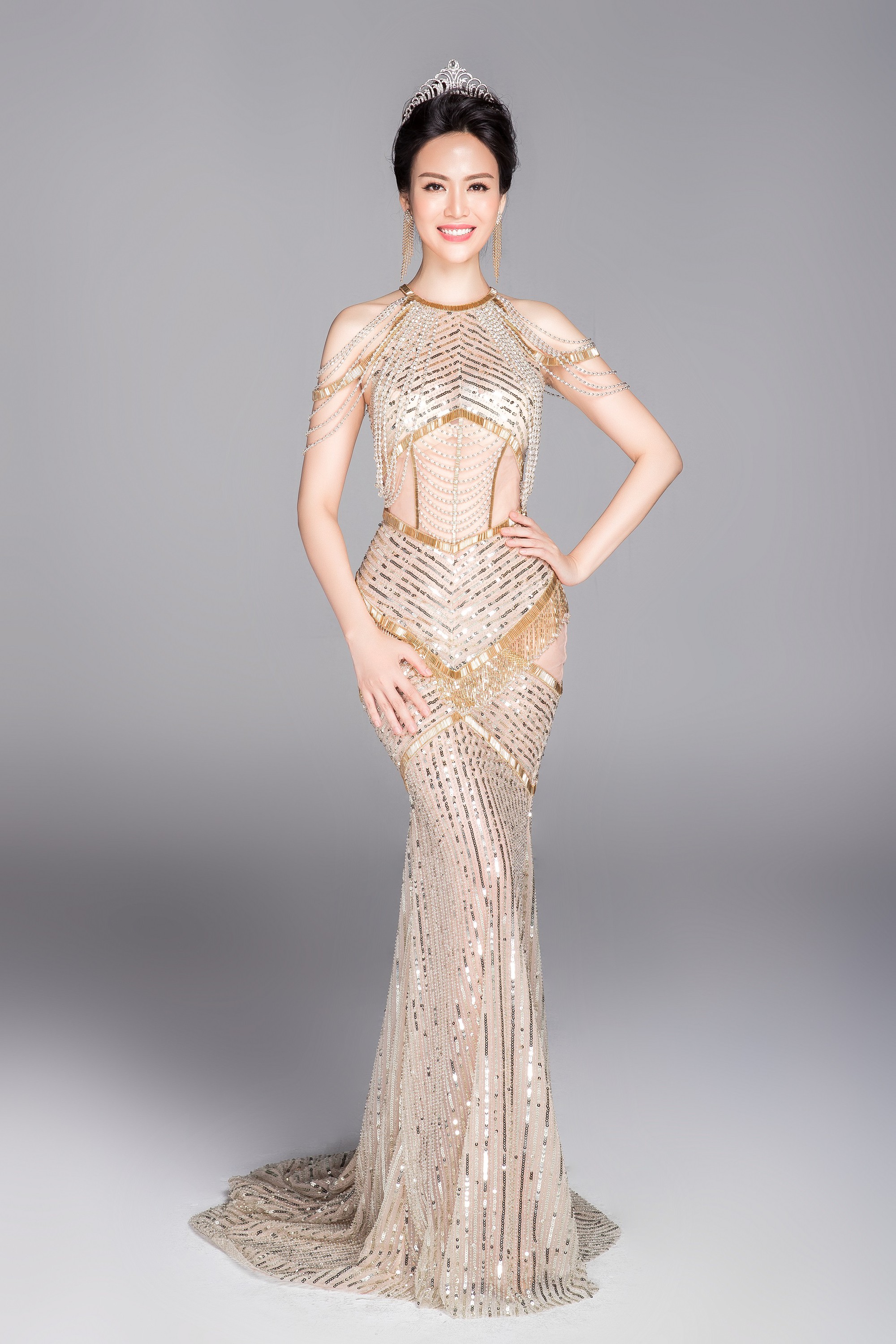 Kỳ Duyên thần thái sang chảnh bên 13 Hoa Hậu Việt Nam như Đặng Thu Thảo, Mai Phương Thúy..-4