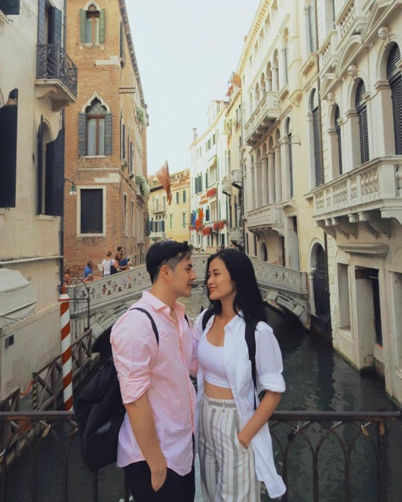 Đông Nhi tình tứ bên bạn trai Ông Cao Thắng khi đi du lịch ở Ý-3