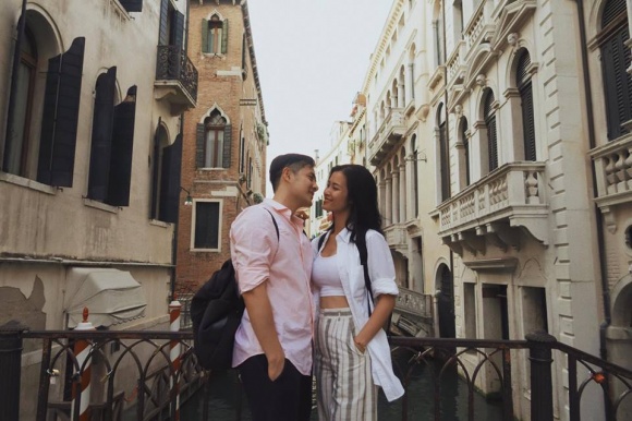 Đông Nhi tình tứ bên bạn trai Ông Cao Thắng khi đi du lịch ở Ý-5