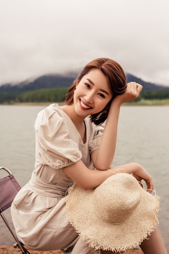 Không cần hở da thịt, Thúy Ngân vẫn toát ra sức hút khó cưỡng với thần thái gợi cảm-11