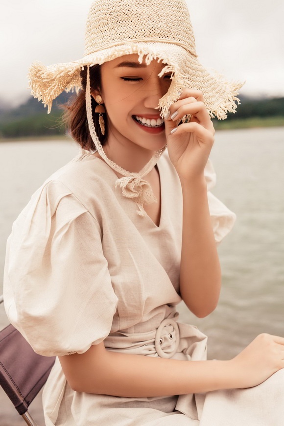 Không cần hở da thịt, Thúy Ngân vẫn toát ra sức hút khó cưỡng với thần thái gợi cảm-12