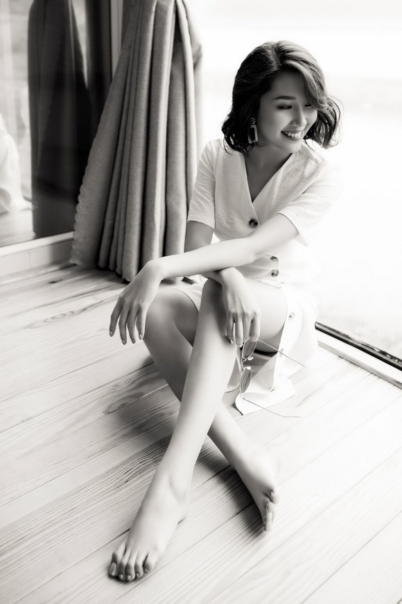 Không cần hở da thịt, Thúy Ngân vẫn toát ra sức hút khó cưỡng với thần thái gợi cảm-7