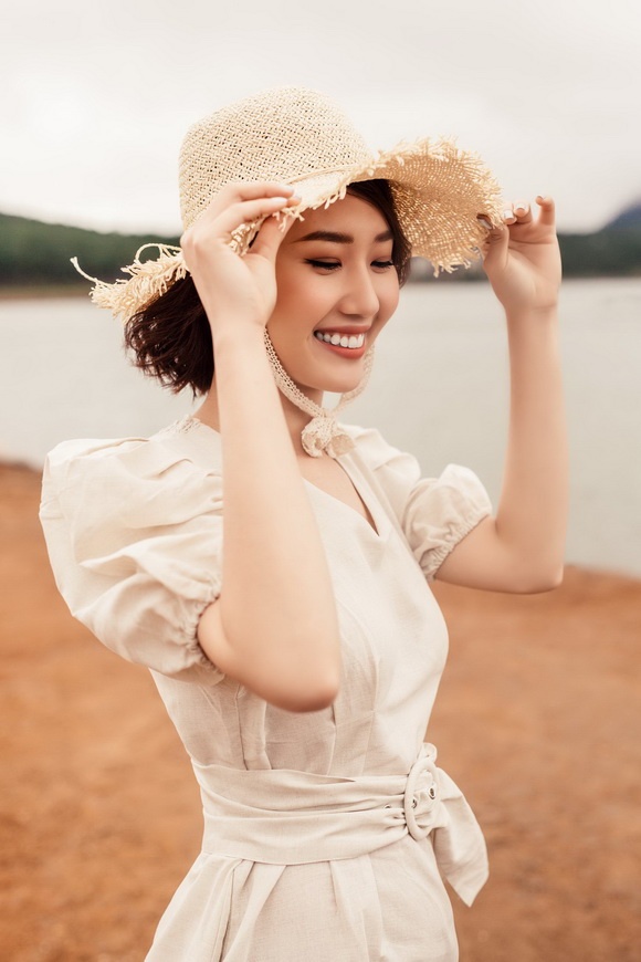 Không cần hở da thịt, Thúy Ngân vẫn toát ra sức hút khó cưỡng với thần thái gợi cảm-8