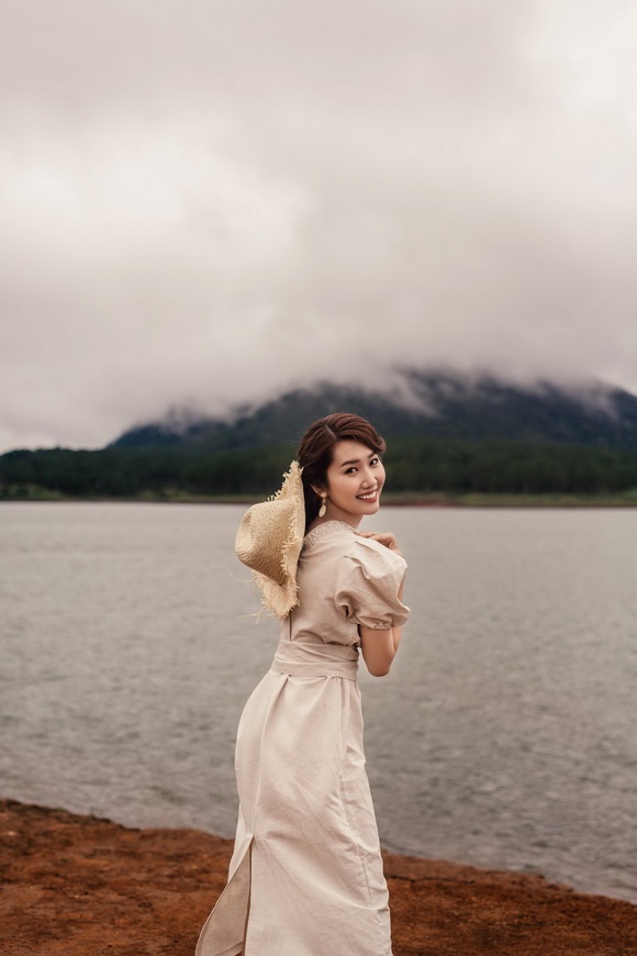 Không cần hở da thịt, Thúy Ngân vẫn toát ra sức hút khó cưỡng với thần thái gợi cảm-9