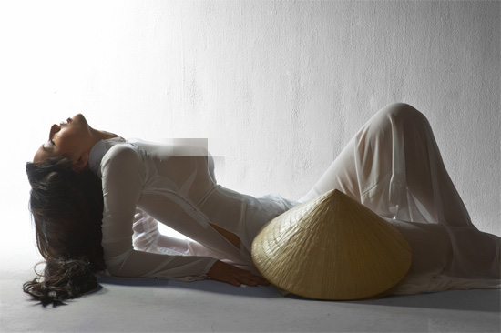 Những lần mặc áo dài gây tranh cãi của Mai Phương Thúy và sao Việt-4