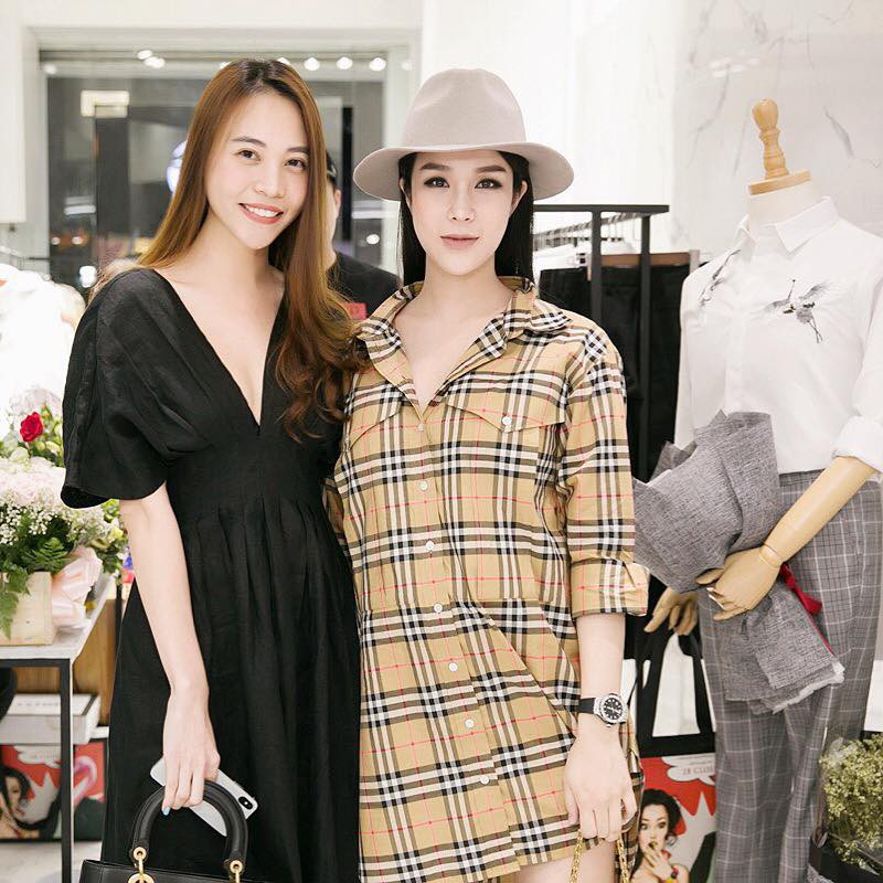 Đàm Thu Trang và Hạ Vi cười tươi rói khi đụng độ” tại sự kiện-3