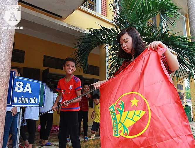 Thầy trò vùng ngập Chương Mỹ hối hả dọn dẹp trường lớp đón năm học mới-10