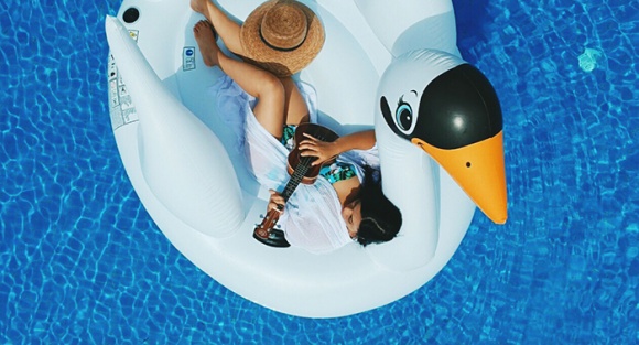 Phương Vy lần đầu diện bikini khoe dáng bỏng mắt sau áp lực cân nặng vì sinh con đầu lòng-1