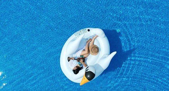 Phương Vy lần đầu diện bikini khoe dáng bỏng mắt sau áp lực cân nặng vì sinh con đầu lòng-2