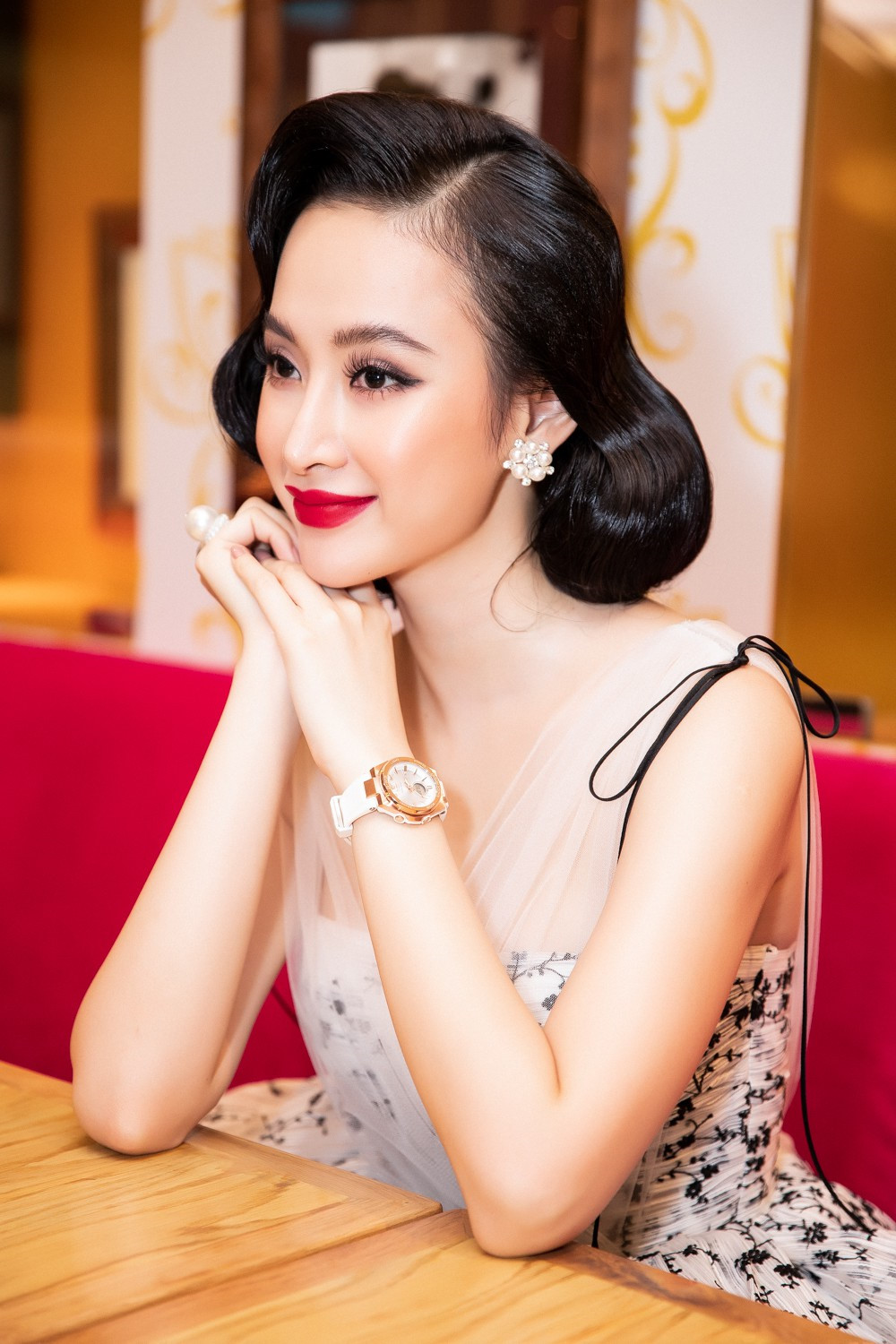 Angela Phương Trinh lÄng xê má»t trang Äiá»m cá» Äiá»n, kẻ mày bá»m sư tá»-2